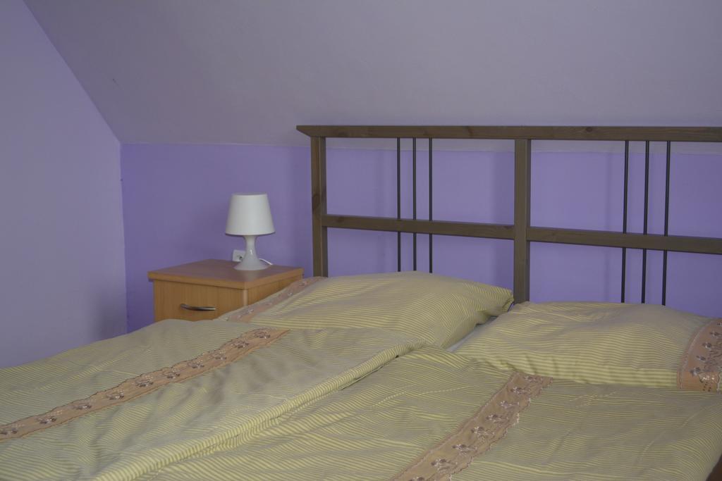 Petunia-Dom S Dvoma Spalnami Bešeňová Zimmer foto